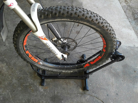 Portabiciclette per garage posteriore per bici elettriche - con larghezza pneumatici 5"
