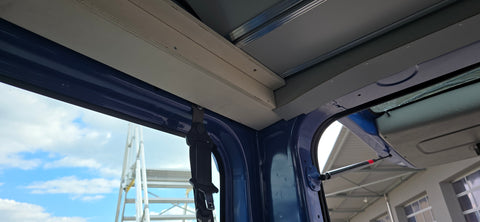 Toit relevable / toit relevable / toit relevable pour Renault Trafic / Nissan Primastar / OPEL Vivaro jusqu'à 2014 / Avant haut - Y compris installation / immatriculation / voiture de location