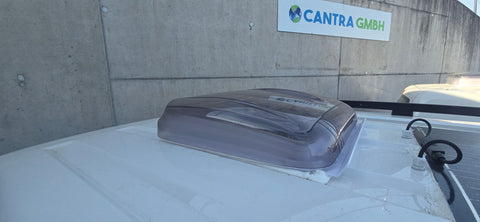 Lanterneau Carbest 40x40 cm / fenêtre de toit pour camping-cars et caravanes / avec store occultant et moustiquaire