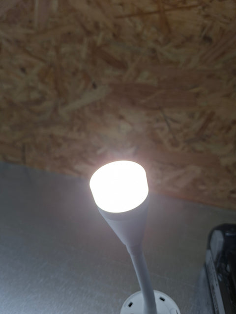 Spot LED Carbest avec bras flexible et prise de charge USB