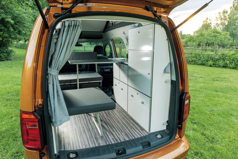 Gamme de meubles de camping Caddy LR - comprenant une glacière, un évier, une batterie AGM et un système électrique