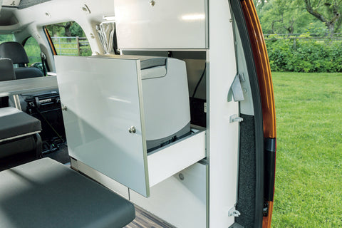 Gamme de meubles de camping Caddy LR - comprenant une glacière, un évier, une batterie AGM et un système électrique