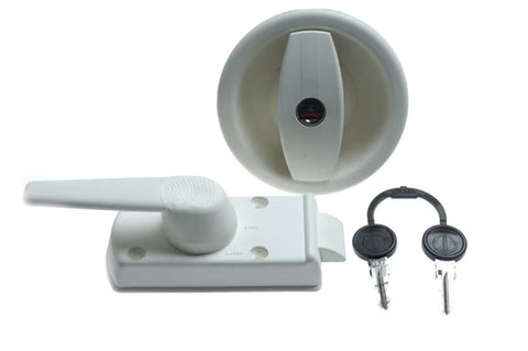 Serratura della porta della roulotte a destra in bianco