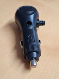 Zigarettenanzünder-Stecker 12/24 V mit Schalter – seitlicher Kabeleingang, max. 10 A