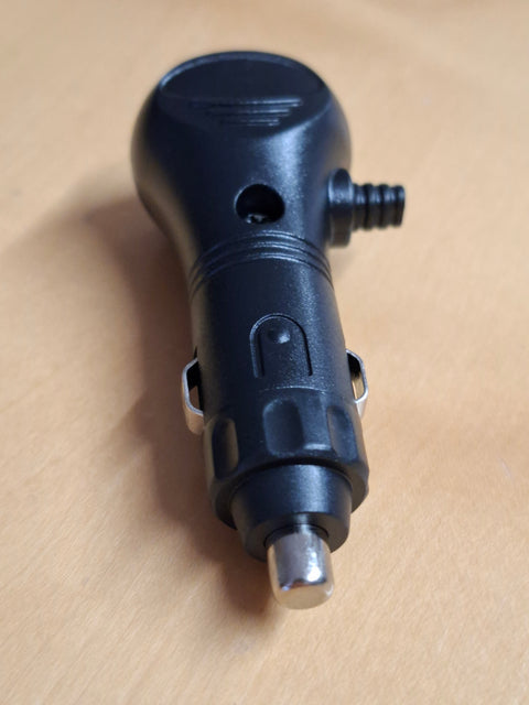 Zigarettenanzünder-Stecker 12/24 V mit Schalter – seitlicher Kabeleingang, max. 10 A