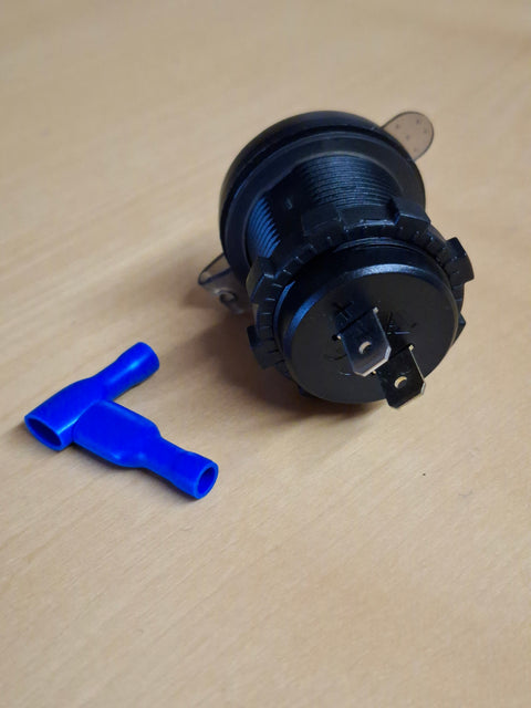 USB-Einbausteckdose 12/24 V – 4 Anschlüsse, PD 30 W und LED-Voltmeter