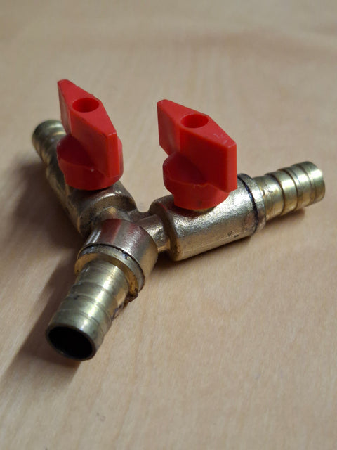 Y-Schlauchverteiler 10 mm mit 2 Absperrhähnen – 3-Wege-Schlauchverbinder