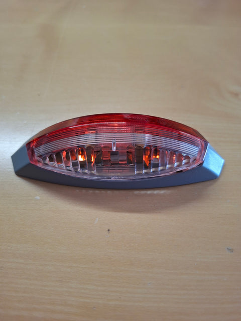 Hella Umrissleuchte rot/weiss rechts mit grauer Grundplatte – 122,2 × 39,2 × 28,6 mm