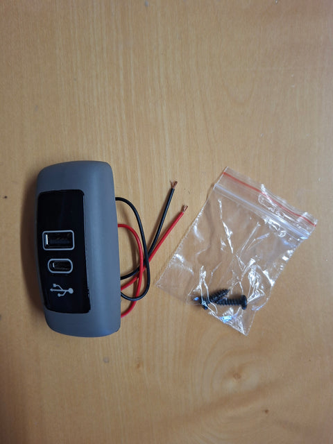 Aufbau-Doppelsteckdose USB-A + USB-C – 10–30 V, 2 × 2,1 A
