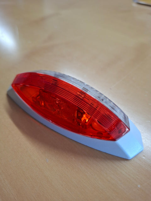Umrissleuchte rot, weiss rechts mit weisser Grundplatte – 122,2 × 39,2 × 28,6 mm
