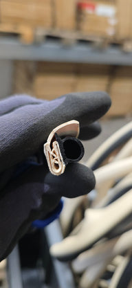 Profilé d'étanchéité de porte de caravane