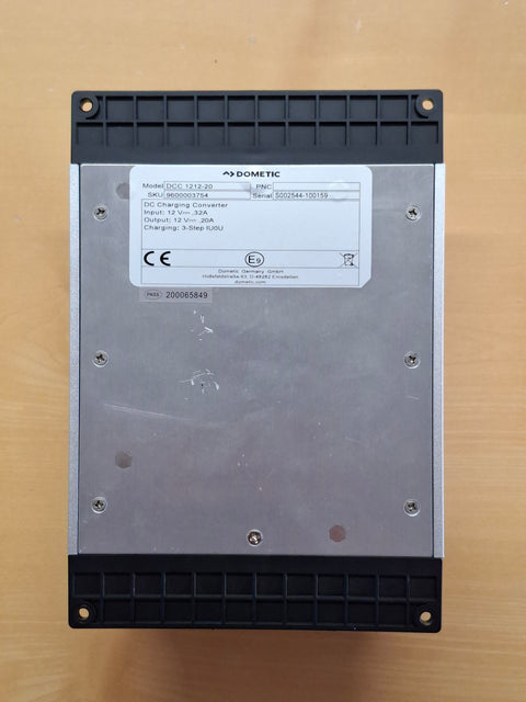 Dometic PerfectPower DCC 1212-20 – 12 V , 12 V, 20 A Ladewandler – Ausstellungsstück
