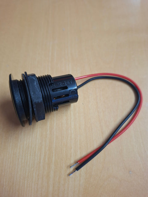 USB-Einbausteckdose Doppel-USB-A 2 × 2,5 A – 12,24 V mit Montageplatte