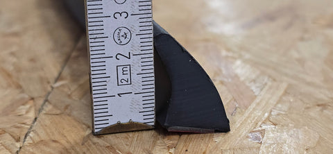 Profilo spoiler per tetto apribile o pannelli solari - adatto come protezione contro i scheggiamenti per cofani/finestre da tetto - nero, lunghezza 160 cm