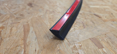 Profilo spoiler per tetto apribile o pannelli solari - adatto come protezione contro i scheggiamenti per cofani/finestre da tetto - nero, lunghezza 160 cm