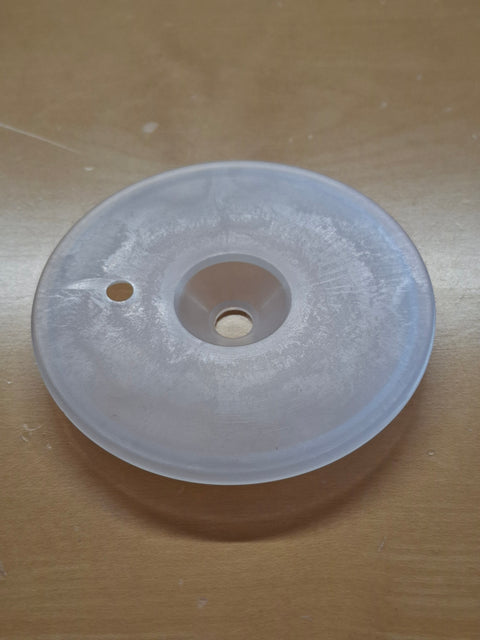 Cappuccio antipolvere DIN 96 per taniche a bocca larga – con passaggio per pompa a immersione e tubo dell'acqua