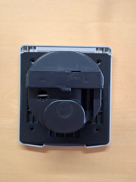 CEE-Einspeisungssteckdose mit Magnetverschluss – 230 V , 16 A, IP44, Hellgrau