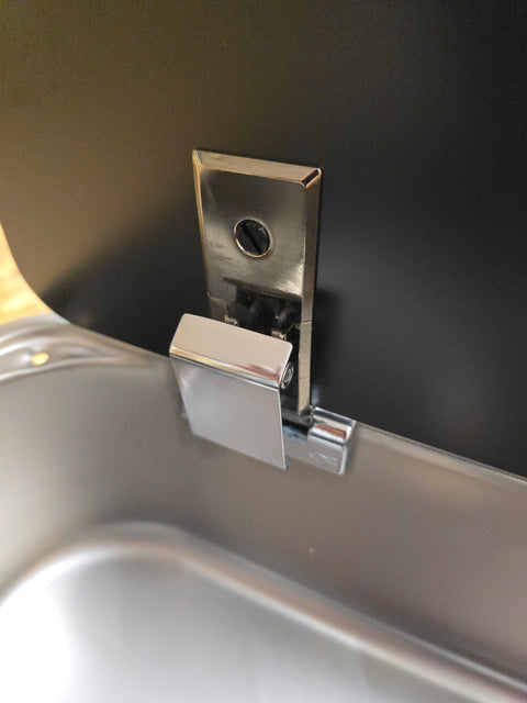 Waschbecken / Lavabo / Spülbecken / Spüle / Brünneli - Edelstahl, mit Glasabdeckung