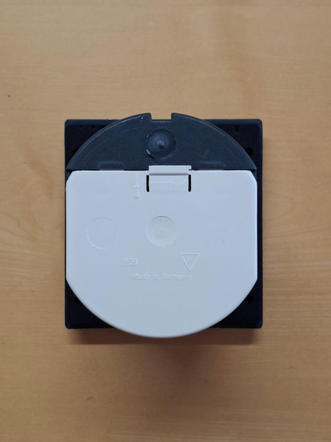 Fiche d'alimentation CEE Pro Plus – 16 A, 230 V, anthracite, avec couvercle à charnière et boîtier de protection