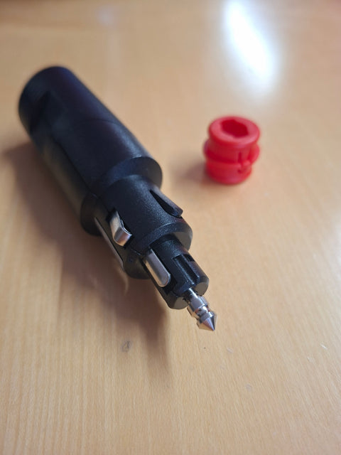 Winkelbarer Universalstecker für 12-V-Systeme, mit Schalter und Sicherung, max. 8 A