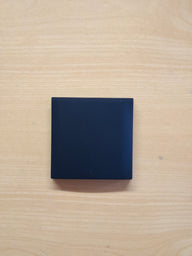 Cornice per presa Berker INTEGRO a 1 posto con coperchio a ribalta – nero granito