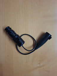Fiche universelle vers prise normalisée 12 mm pour 12 V et 24 V