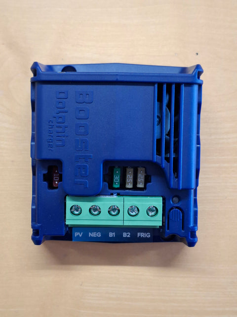 Booster de charge de batterie 20 A avec contrôleur de charge solaire MPPT au format compact