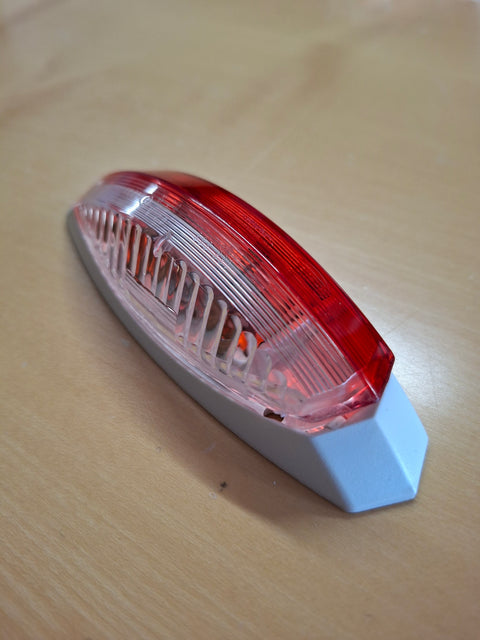 Umrissleuchte rot, weiss rechts mit weisser Grundplatte – 122,2 × 39,2 × 28,6 mm