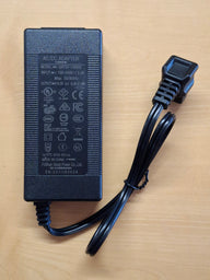 Adapterkabel für Kühlboxen – 100–240 V AC auf 12 V DC
