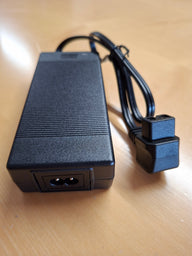 Adapterkabel für Kühlboxen – 100–240 V AC auf 12 V DC