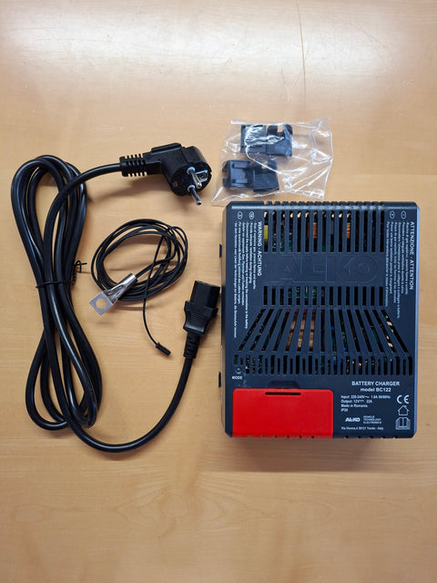 chargeur CB522-LT