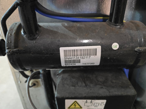 Frigorifero ad assorbimento Thetford N4142E+ - 230 V, 12 V, gas, cerniere porta destra/sinistra