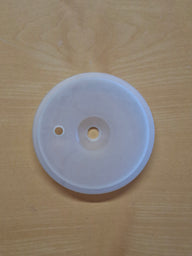 Cappuccio antipolvere DIN 96 per taniche a bocca larga – con passaggio per pompa a immersione e tubo dell'acqua