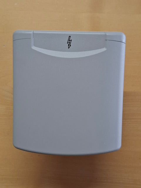 CEE-Einspeisungssteckdose mit Magnetverschluss – 230 V , 16 A, IP44, Hellgrau