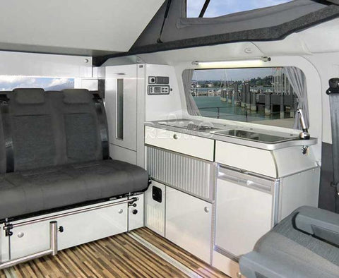 Linea di mobili TrioStyle come parte prefabbricata bianca per Ford Transit Custom, KR
