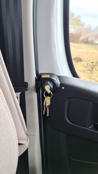 Pacchetto di sicurezza per furgoni Fiat Ducato e modelli simili da 09/2021 - Nero