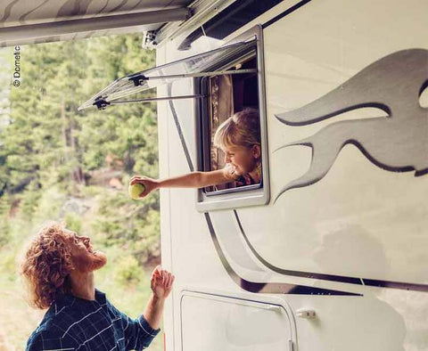 Finestra con cerniera S4, finestra Dometic, finestra Seitz, finestra da campeggio 