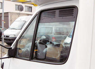 Lüftungsgitter für Mercedes Sprinter und VW Crafter – mit Moskitonetz, Aluminium Schwarz, 2er-Set